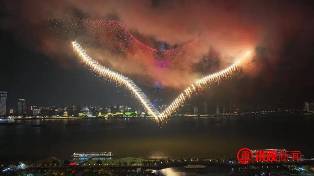 全网刷屏！这场烟花，有“亿点点”震撼！