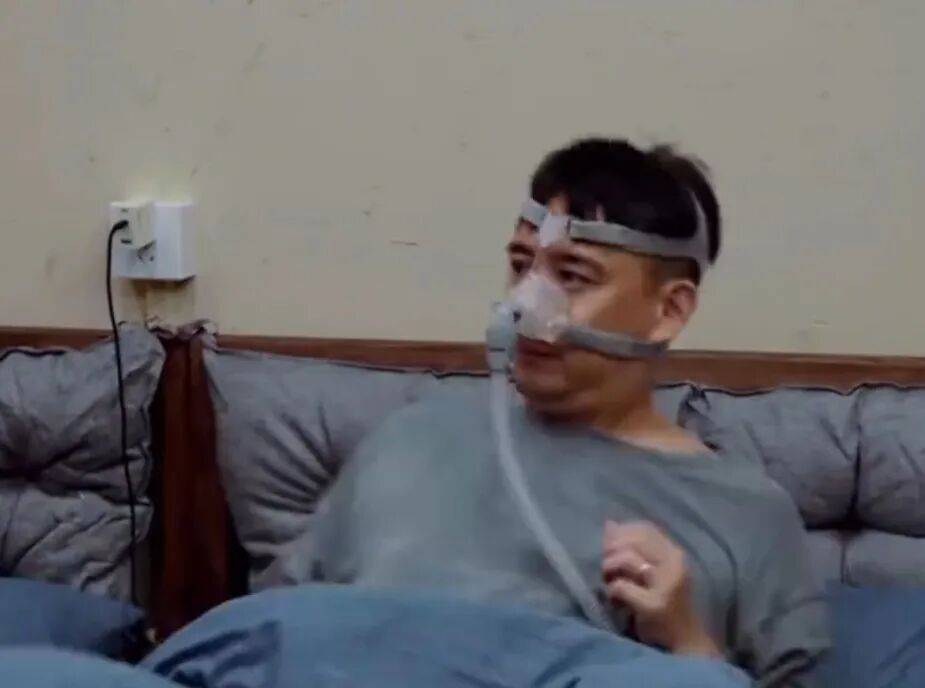 黄磊戴呼吸机上热搜！医生：已达中重度