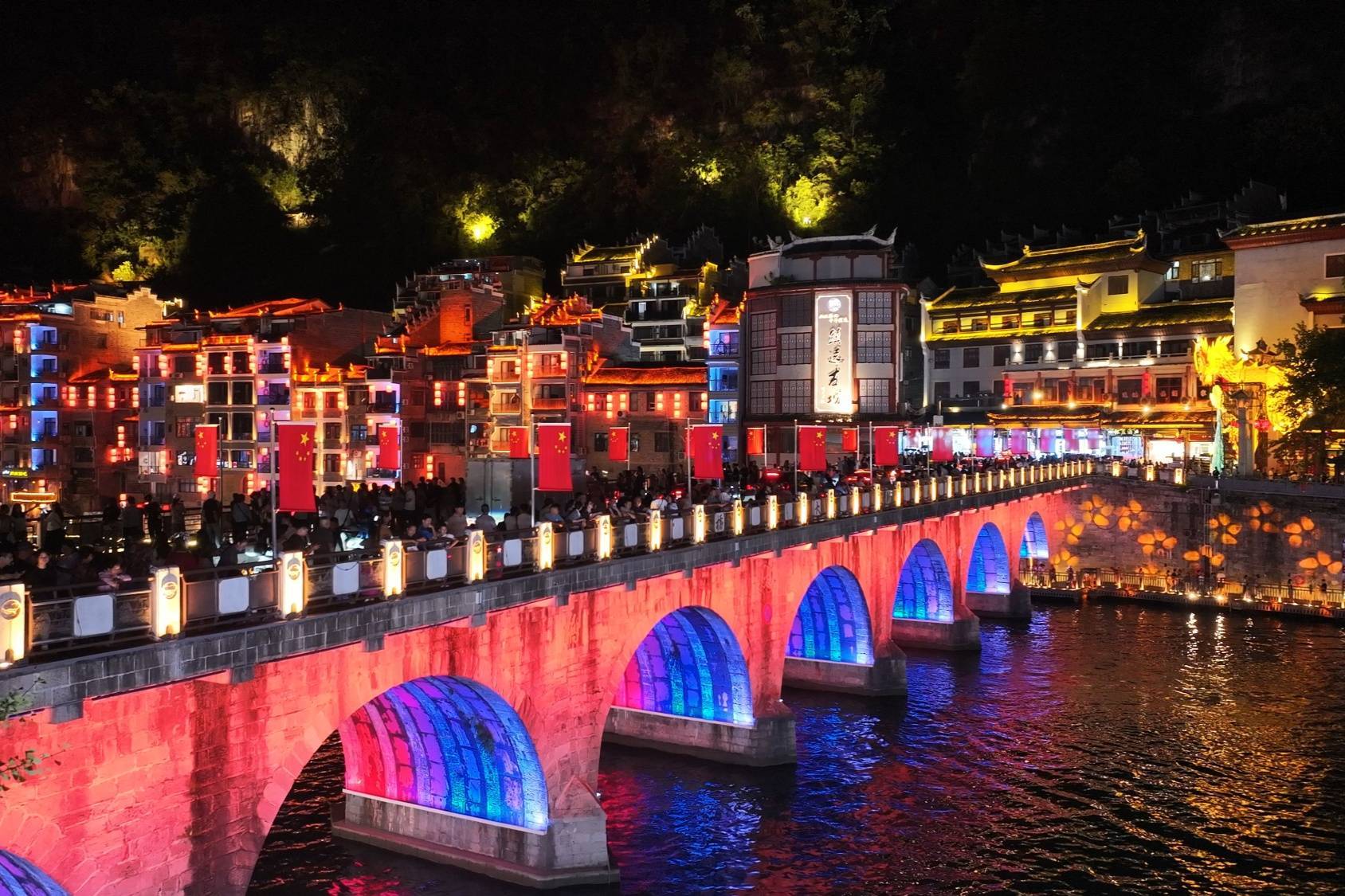 贵州镇远：夜间经济引爆文化旅游市场