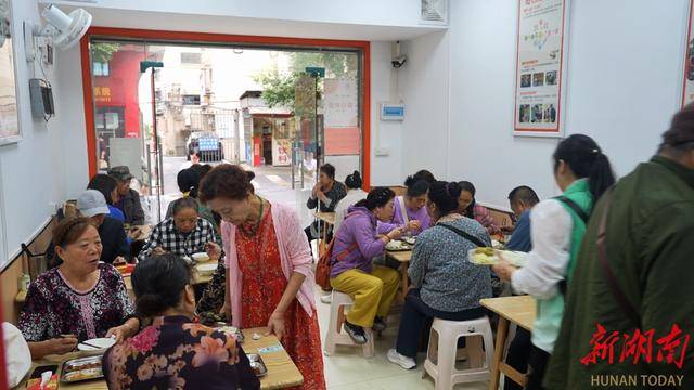 00后探店老年食堂 | 迷你小食堂，藏着大温暖