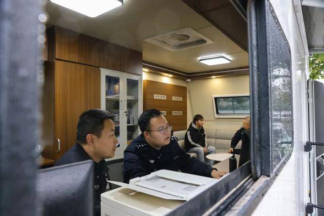 节日我在岗——西安浐灞公安守护双节平安