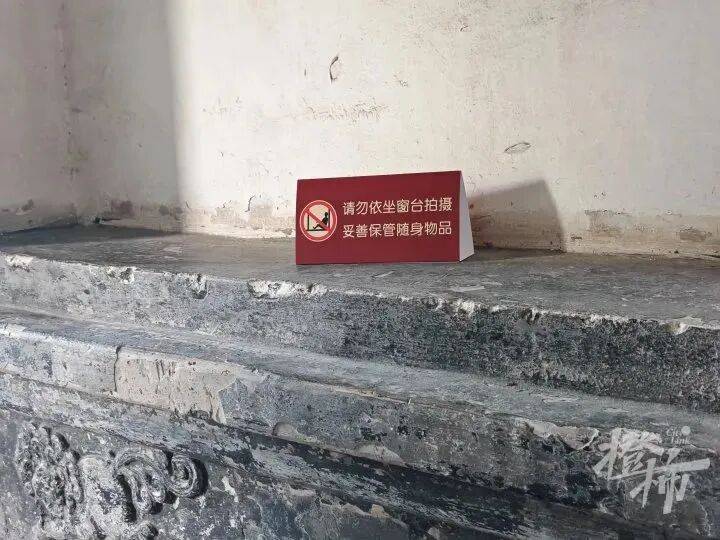 打卡拍照，再美也不能用生命对焦