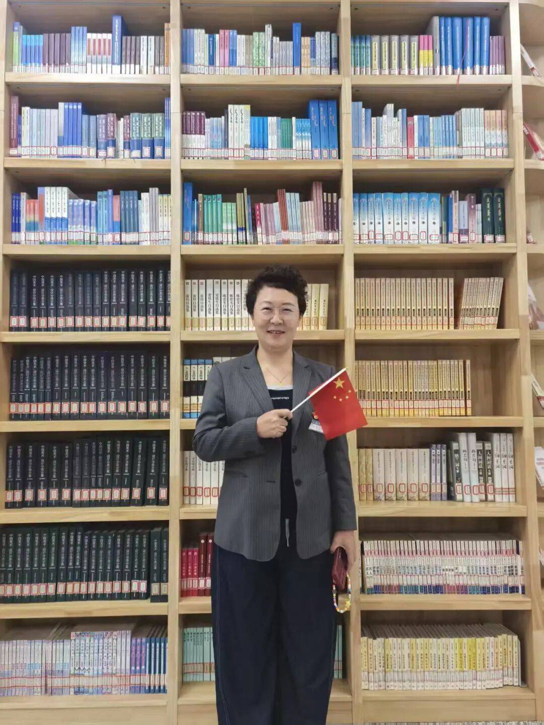 双节同庆，书香不息——图书馆双节假期学习氛围浓厚