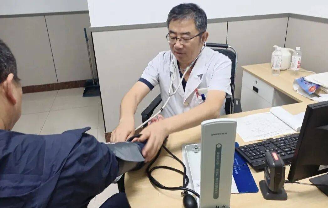 【节日我在岗】平凡因坚守而不凡 奉献因热爱而闪光——致敬每一位“双节”仍坚守在岗位上的中医人