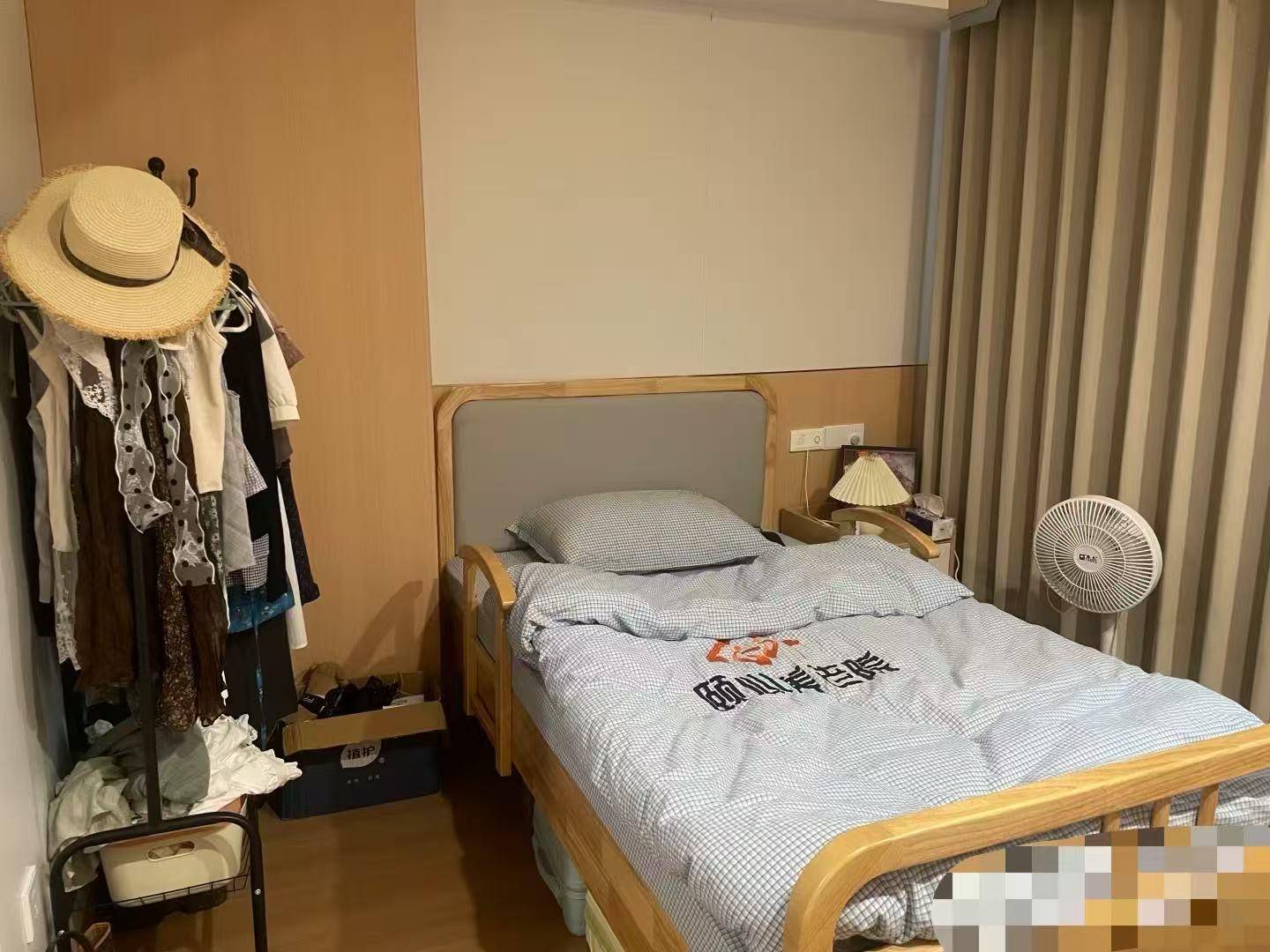 浙江27岁女生月租1500元住进养老院，院方：她是陪奶奶，还有两名女生已交钱准备入住