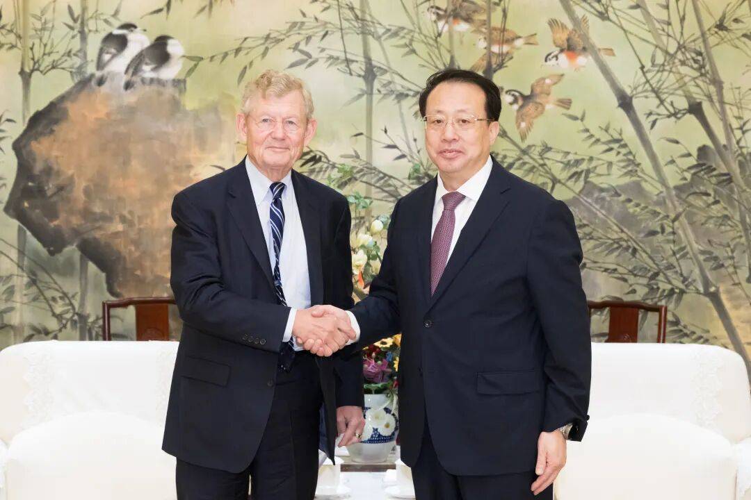 越是国际形势复杂多变时，越要加强国际合作！龚正会见来沪参加上海市市长国际企业家咨询会议的企业家代表