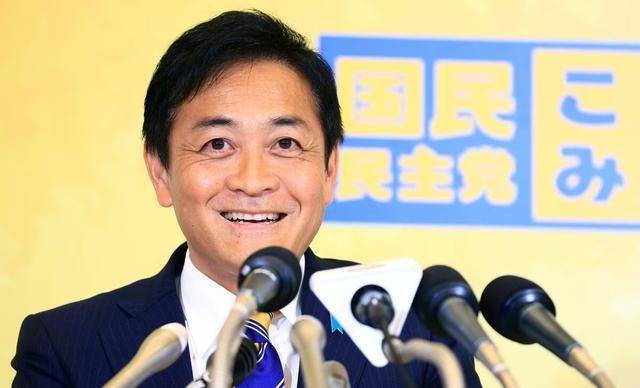 高市早苗当首相悬了，自民党又想起石破茂了：不如让他继续留任