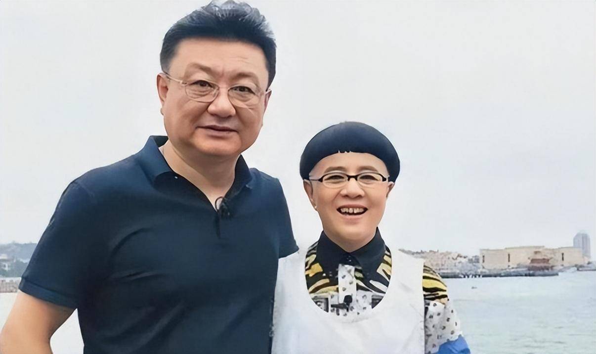 童年偶像“金龟子”刘纯燕,被女儿直播吐口水进杯,含泪喝下_王宁_家庭_母亲