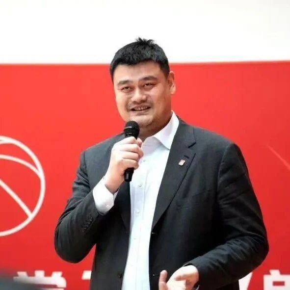 刚满45岁的姚明，开始领养老金了