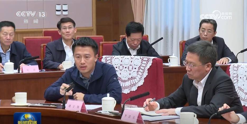 李强主持召开经济形势专家和企业家座谈会，参会发言的8人都有谁？
