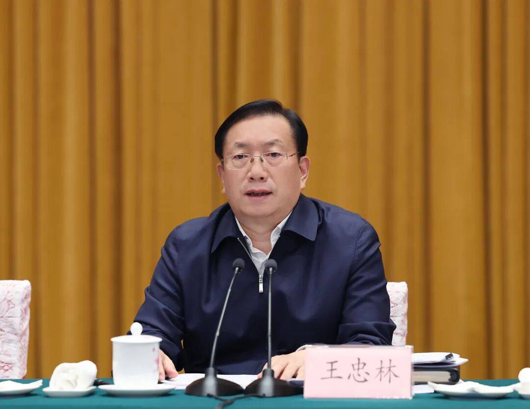 王忠林主持召开省委常委会（扩大）会议暨市州党委书记座谈会 坚定信心决战决胜全面完成全年经济社会发展目标任务 李殿勋孙伟诸葛宇杰出席