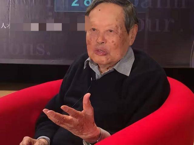 原创             突发！杨振宁去世 曾被问去世后翁帆怎么办 他的回答令翁帆泪眼婆娑