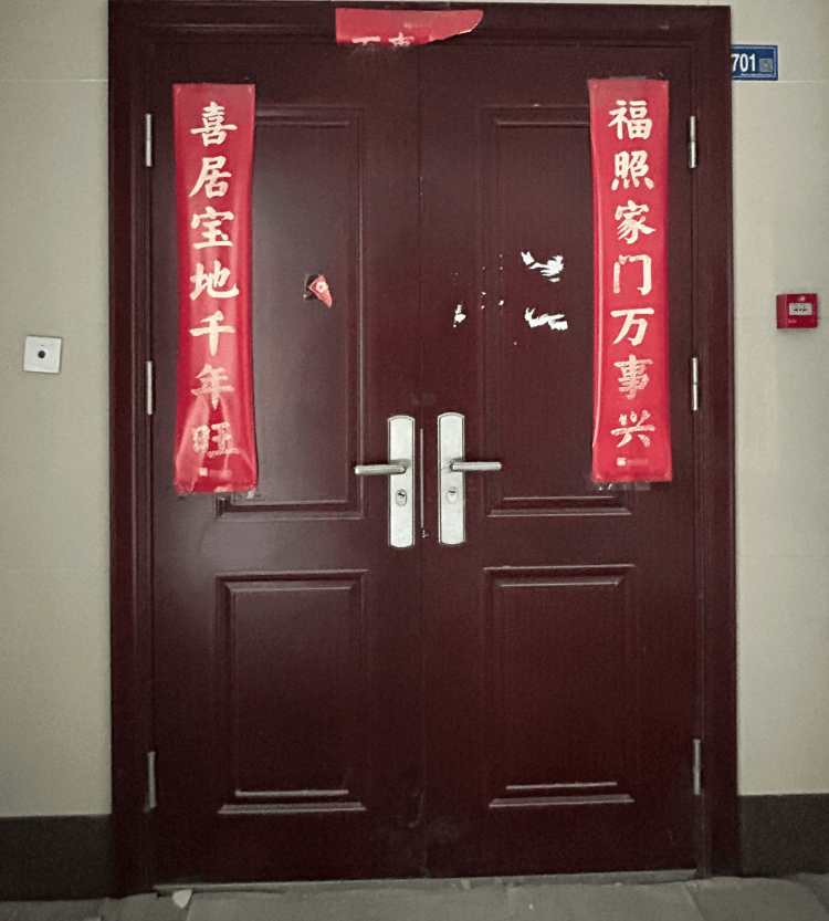 “500平米房子装20多台空调19个马桶”，多方回应