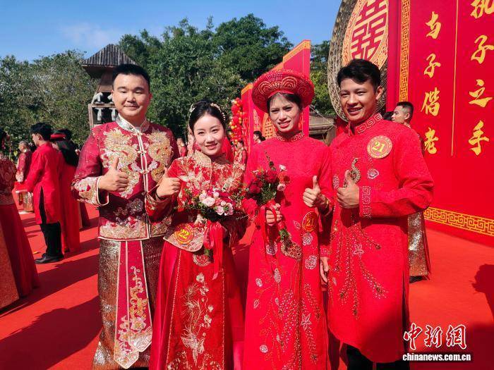 中越德天（板约）瀑布集体婚礼在广西大新县举行