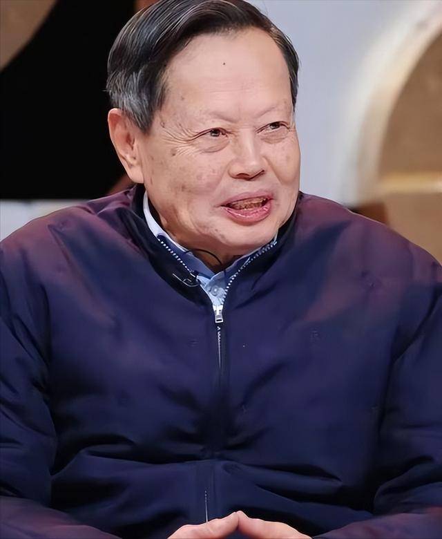 杨振宁刚去世，翁帆终于发声，字字催泪，清华大学吊唁堂细节感人
