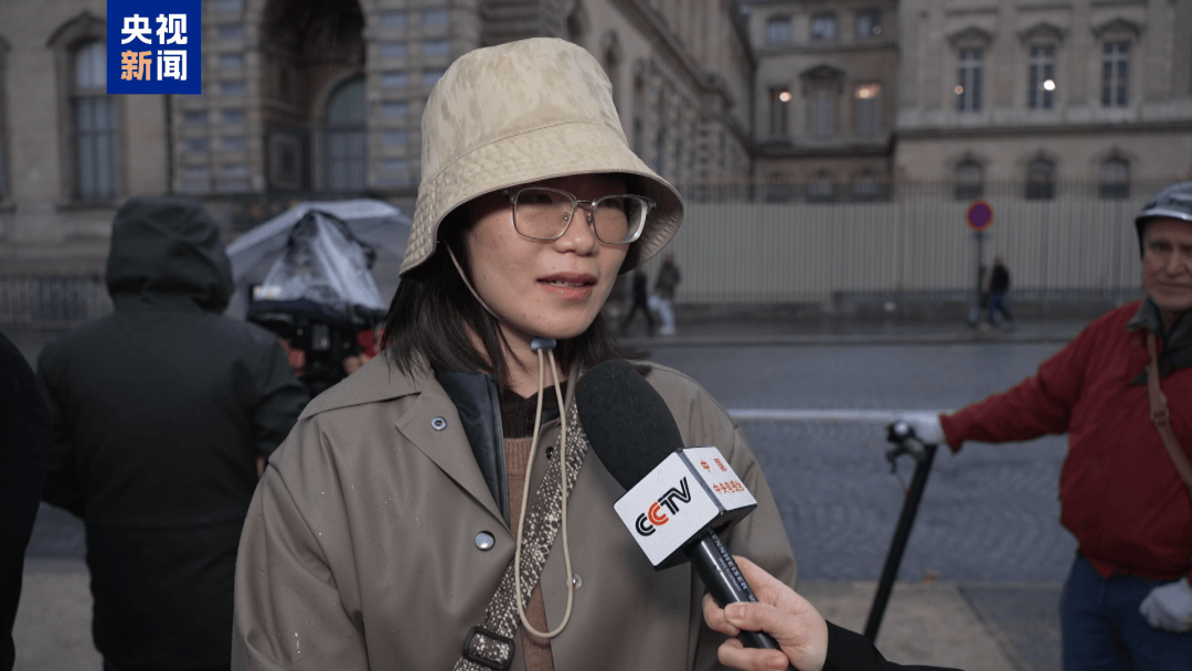 图片[12]-卢浮宫抢劫案作案画面曝光：嫌疑人戴黑色头套扮建筑工人，光天化日下用电锯割开展示柜 -华闻时空