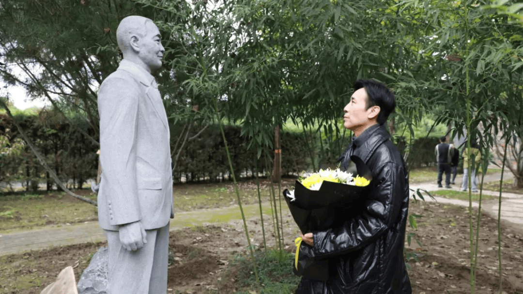 于和伟在吴石将军墓前，只说了一句话
