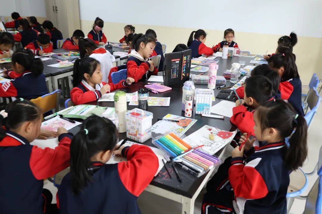 教育援疆|和田县第二中学,和田县第四小学考察团到涪陵外国语学校交流