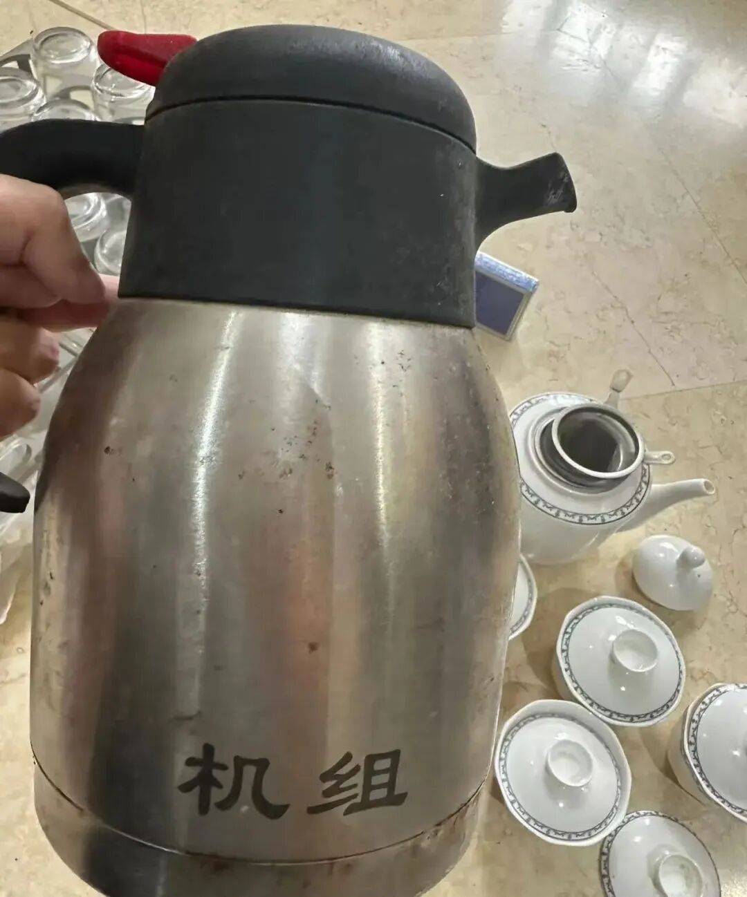 妻子65页PPT举报48岁空警丈夫，当事人：由公司处理；南航：已进行了诫勉谈话