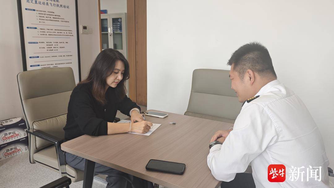南京汽修店老板为学飞行买两架飞机：以后开飞机回老家，比开车快多了！