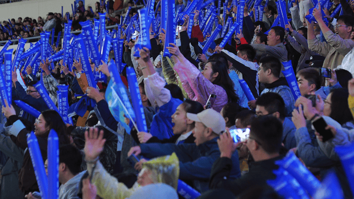 叫扬叔 - 全网最会整活的苏超球迷  足球圈热梗收割机与城市同频 为热爱加油 苏果超市携润家助威“苏超”半决赛