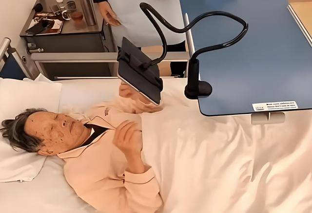 原创             杨振宁去世前状态曝光，卫生间摔跤酿大祸！翁帆疑早已接受了现实