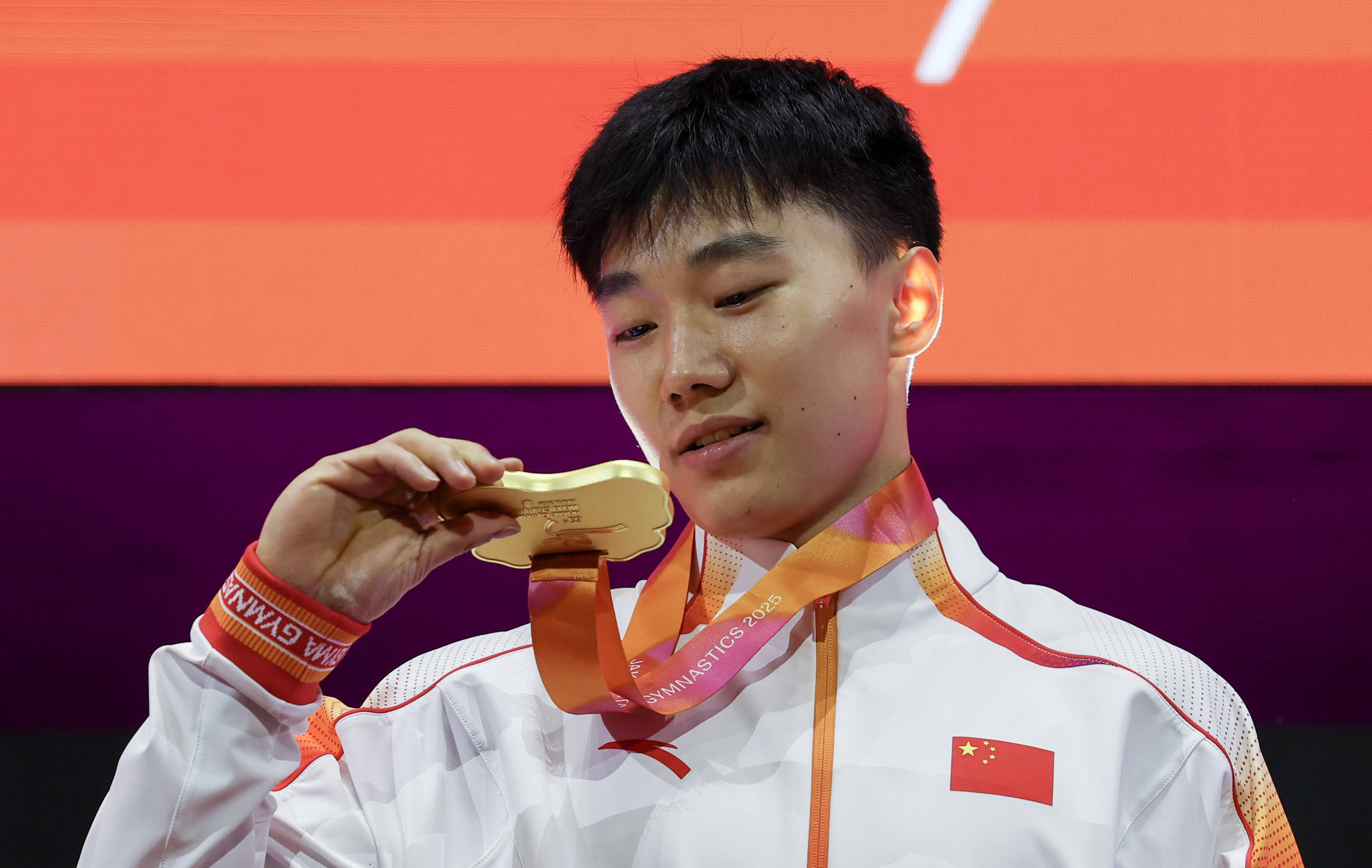 体操世锦赛：洪延明获男子鞍马冠军