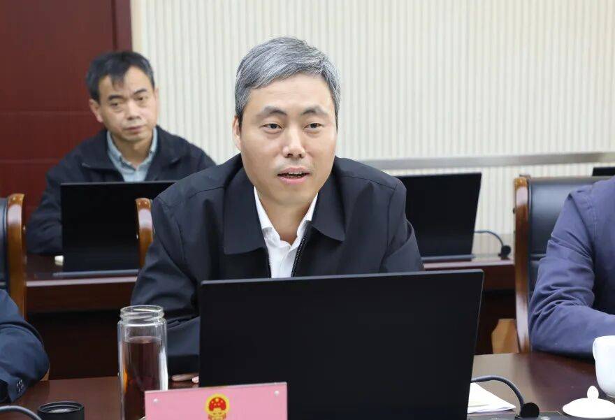 何峰表示,今天县人大专题听取和讨论关于我县圩区建设和管理工作情况