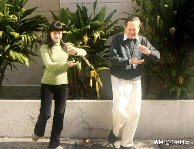 原创             杨振宁葬礼结束,次子杨光宇发声,围绕翁帆的 3 个疑问,也该解开
