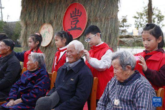 多彩活动迎重阳