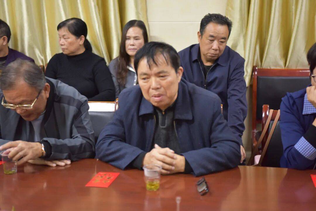 理事长唐正魁代表学校理事会及全体师生,向所有为学校高质量发展倾注