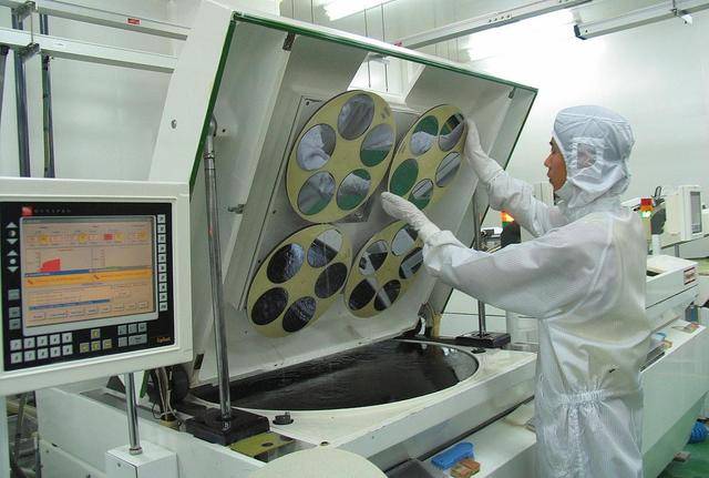 原创             北大天才朱佳迪，帮助美国攻克1nm芯片难题后，中国出现奇怪现象