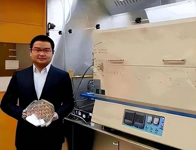 原创             北大天才朱佳迪，帮助美国攻克1nm芯片难题后，中国出现奇怪现象
