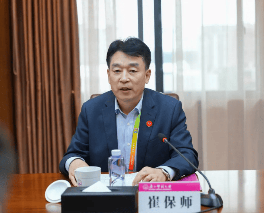 教育部体育卫生与艺术教育司司长崔保师转任部办公厅主任