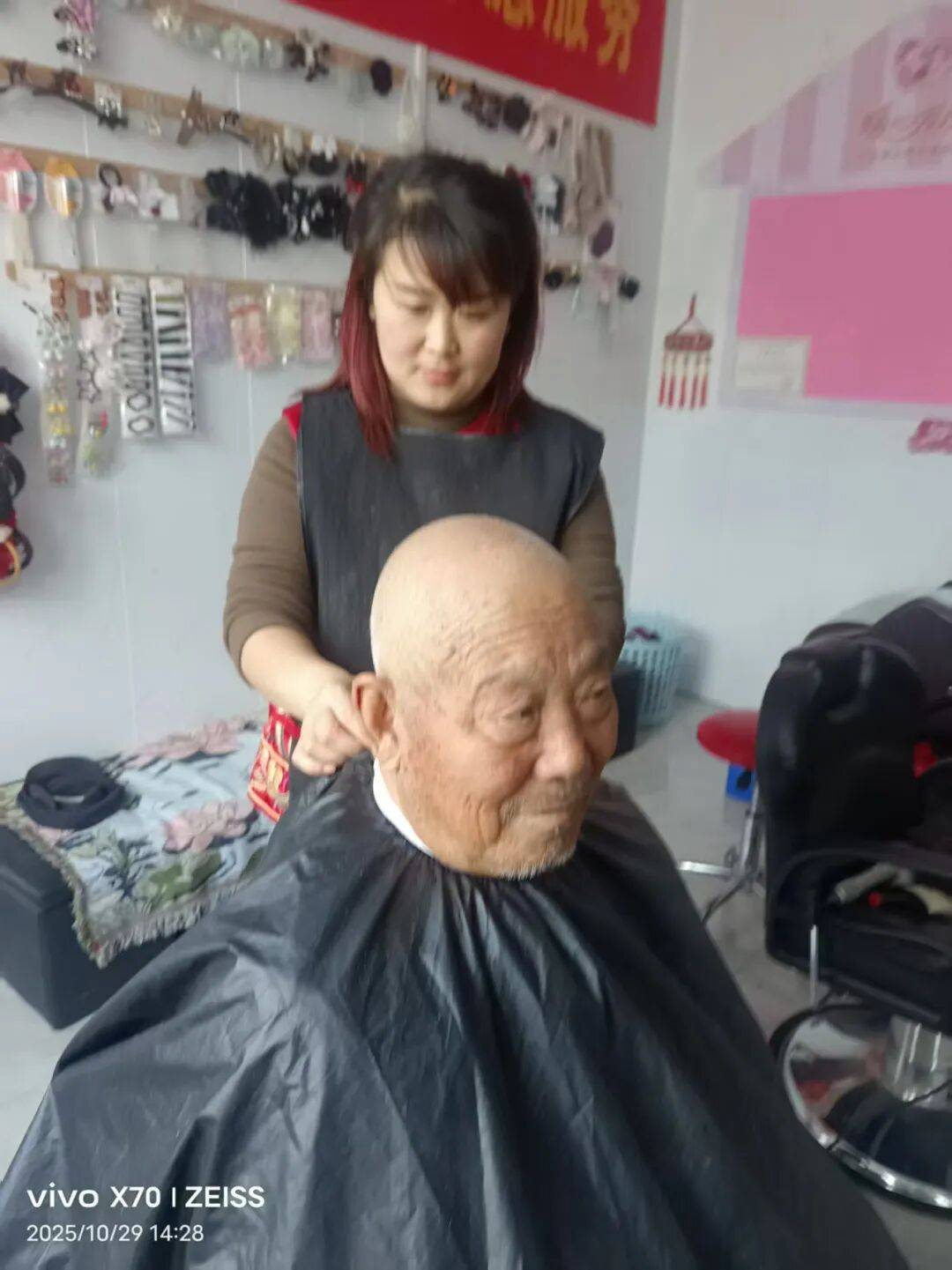 省妇联到我县调研暖心发屋女性创业赋能项目