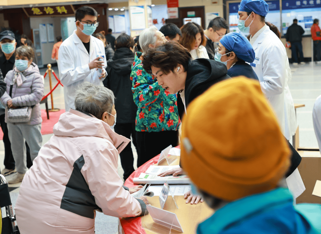 包含中國中醫(yī)科學(xué)院眼科醫(yī)院醫(yī)療顧問快速通道的詞條