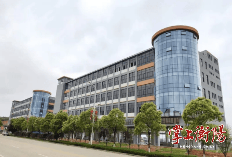 只有两栋厂房的产业园，怎就吹成了“百亿童车小镇”| 新京报快评