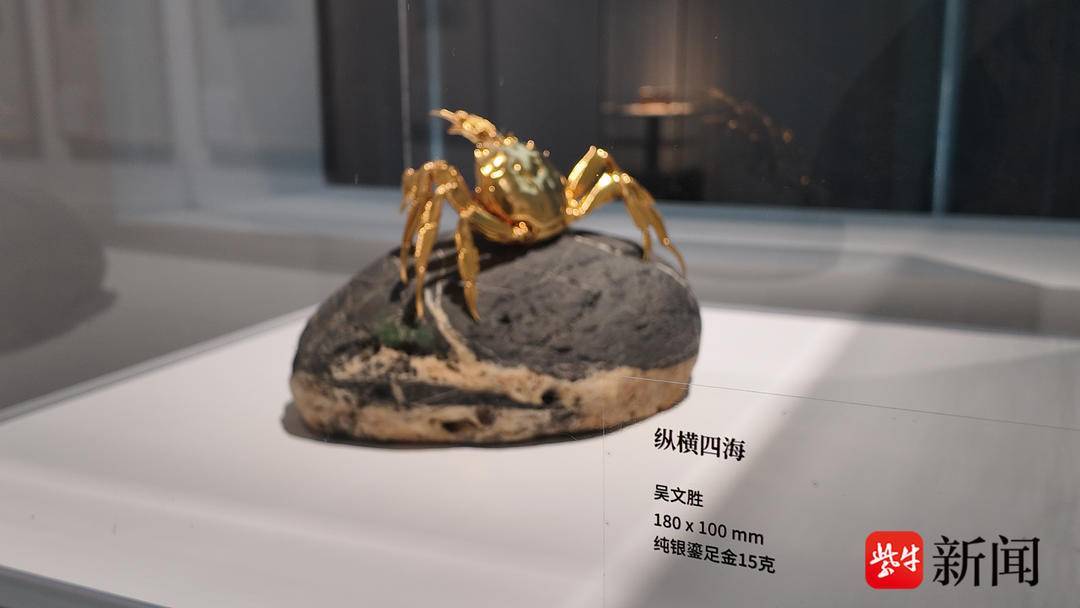 全网热议的“黄金大闸蟹”本尊，早已亮相苏州狮山大剧院并免费展出中