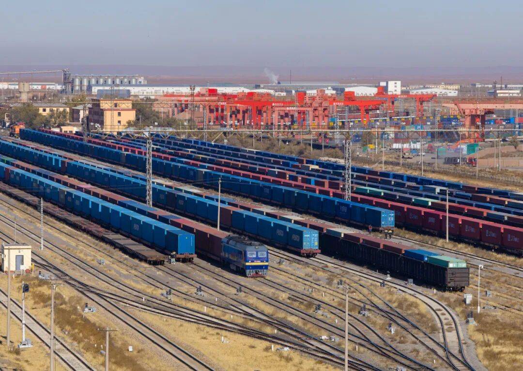 二连浩特铁路口岸进出口货物运量突破1500万吨