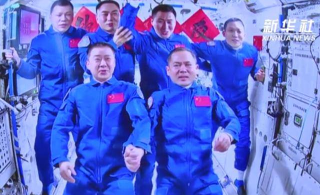 原创             神舟二十即将返航，3名航天员大约250多斤的排泄物，该怎么处理？