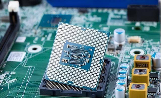 原创             中企正式宣布！回购中国已购光刻机，外媒：ASML专利权或不保