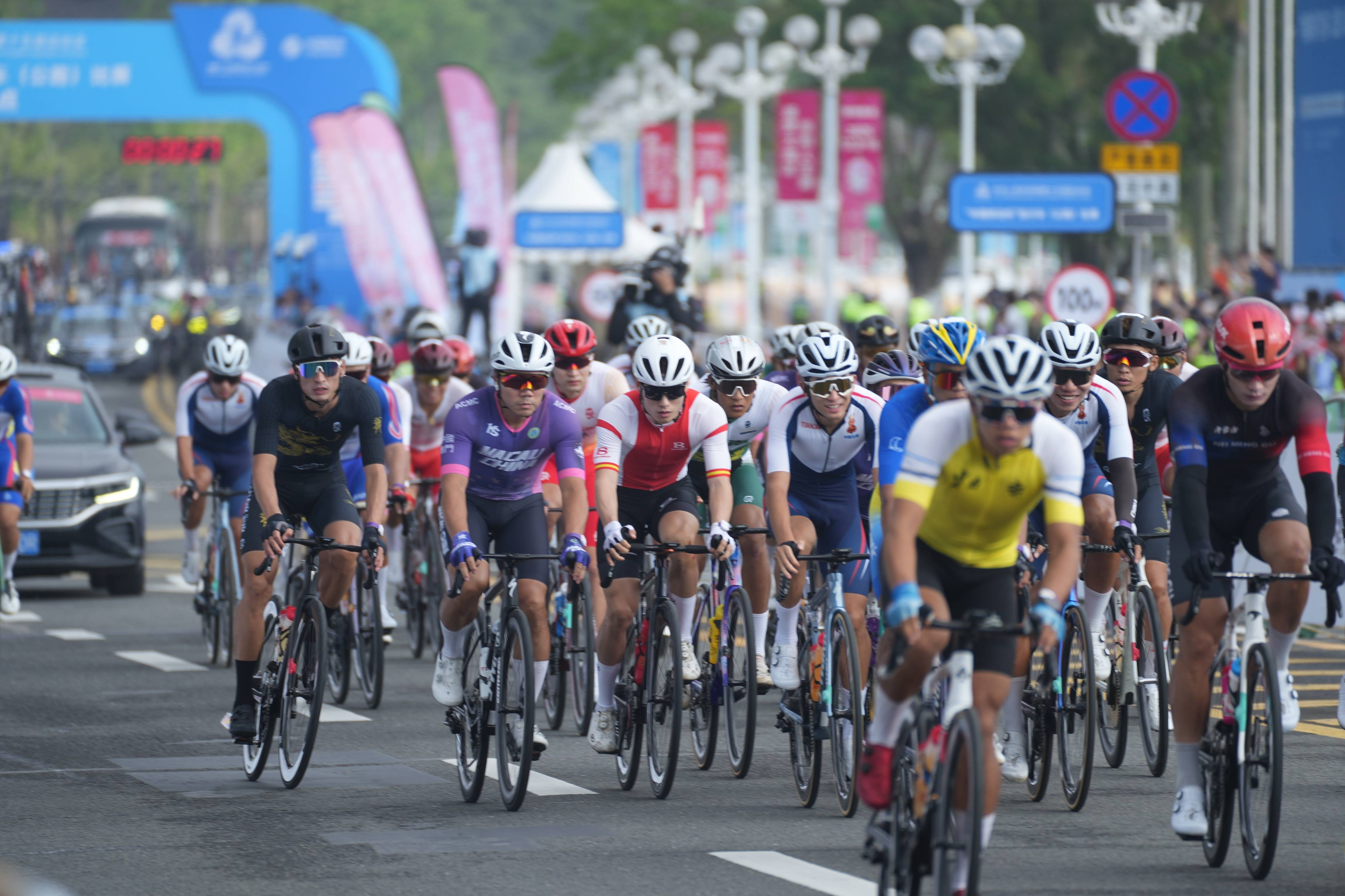 图集|出发!全运会首个跨境自行车赛开赛