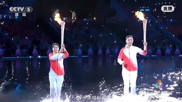 主火炬点燃！火炬手是他们！