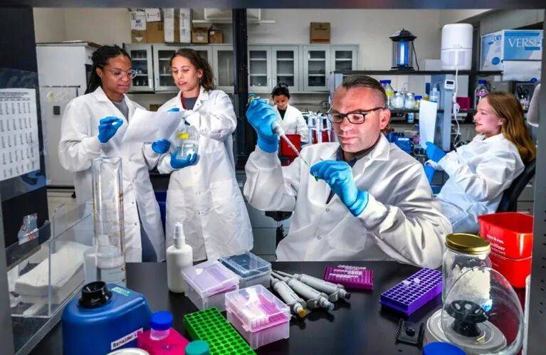 全球68%科研人压力爆表,高校AI人才集体大逃亡!