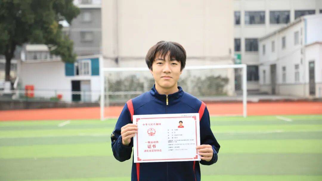 热烈祝贺华泰中学高中足球队再次获得湖北省u16足球联赛亚军