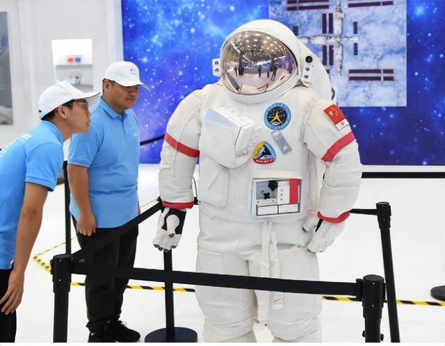 原创 刚刚!神舟二十号三名航天员顺利出舱,还带回120公斤宝物?