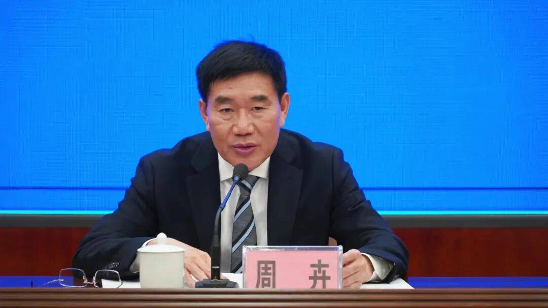 周卉:首先,我们请周卉先生介绍桂林市地方立法工作的有关情况