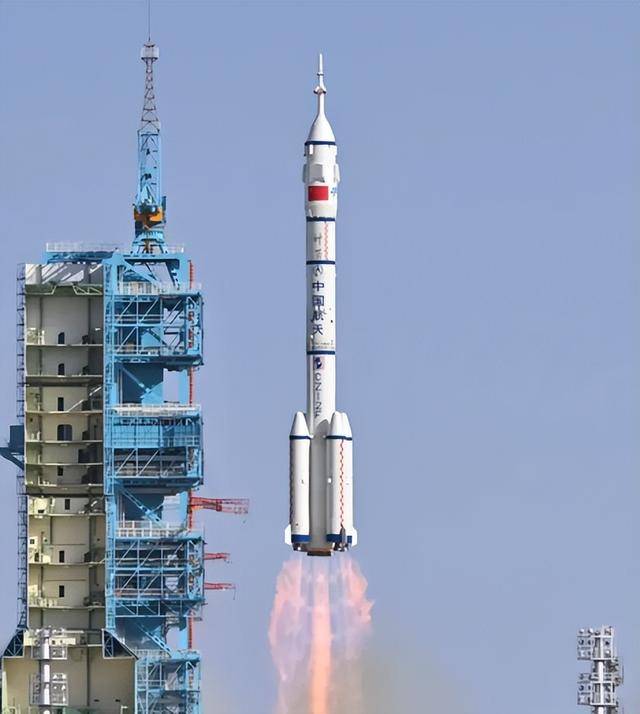 原创 刚刚!神舟二十号三名航天员顺利出舱,还带回120公斤宝物?