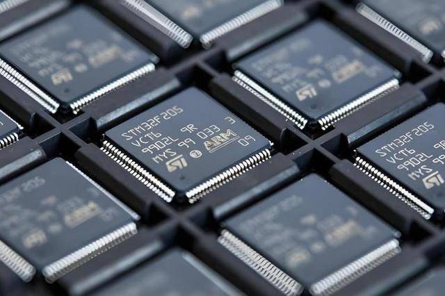 原创             为何俄罗斯不担心芯片、光刻机断供？除了中国，其他国家都不担心