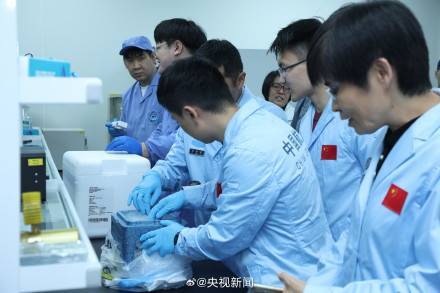 航天员带回近100斤太空特产